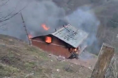 2 ÇOCUK YANGINDAN SON ANDA KURTULDU