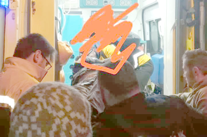 BUZLU ZEMİNDE KAYAN PATPAT KAZA YAPTI: 1 YARALI