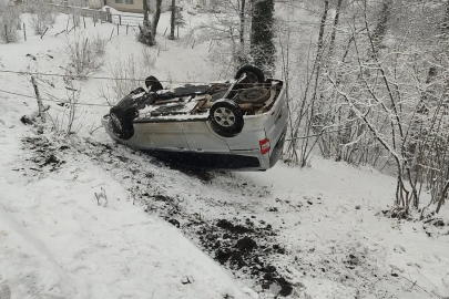 VİRAJI ALAMAYAN ARAÇ TAKLA ATTI!