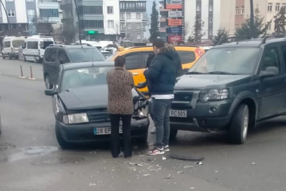 HASTANE ÖNÜNDE KAZA!