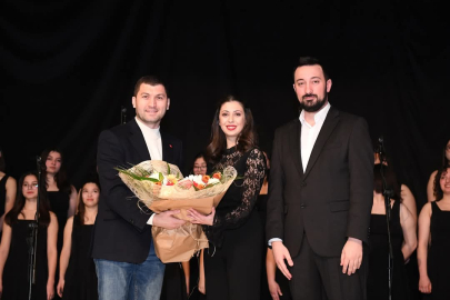 KYBELE GENÇLİK KOROSU İLK KONSERİNDE MEST ETTİ