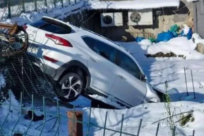 BUZ TUTAN YOLDA ARAÇ KAZA YAPTI