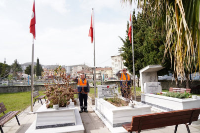 ŞEHİTLİKTE DETAYLI TEMİZLİK ÇALIŞMASI