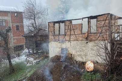 ALEVLERE TESLİM OLAN EV KÜLE DÖNDÜ