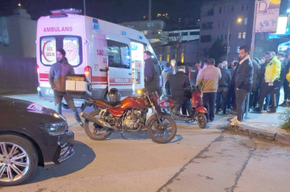 İKİ MOTOSİKLETİN ÇARPIŞTIĞI KAZADA 3 KİŞİ YARALANDI