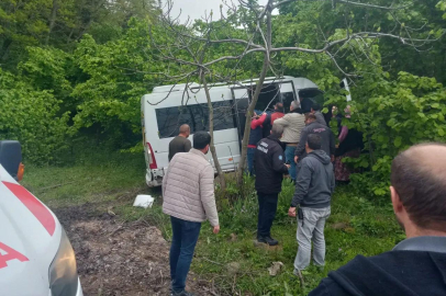 VİRAJI ALAMAYAN MİNİBÜS KAZA YAPTI!