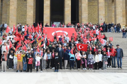 BAŞKAN SİPAHİ 250 ÖĞRENCİYİ ANITKABİR’E GÖTÜRDÜ
