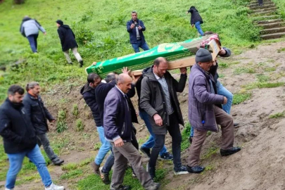 GENÇ KADIN GÖZYAŞLARIYLA UĞURLANDI