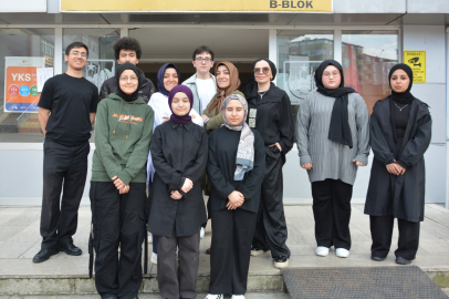 İKİZ ÖĞRETMENLER 15 YILDIR AYNI OKULDA GÖREV YAPIYOR