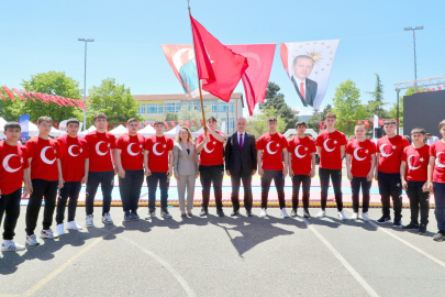 19 MAYIS COŞKUYLA KUTLANDI