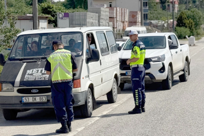100 ARAÇ TRAFİKTEN MEN EDİLDİ