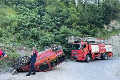 UÇURUMDAN YUVARLANAN ARAÇTA SÜRÜCÜ YARALANDI
