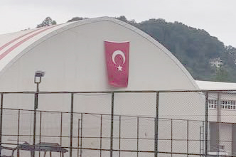 İLÇENİN DÖRT BİR YANI TÜRK  BAYRAKLARI İLE DONATILDI