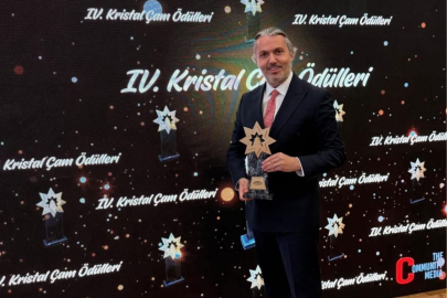 MÜDÜR ACU’YA “MESLEK ONUR” VE “YILIN EĞİTİM YÖNETİCİSİ” ÖDÜLÜ