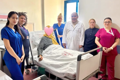 70 YAŞINDAKİ HASTANIN KARNINDAN 5 KİLOLUK DEV TÜMÖR ÇIKARILDI