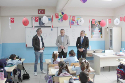 MAKAMDAN DEĞİL, SINIFTAN YÖNETİYOR