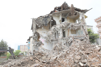 METRUK BİNALAR YIKILIYOR