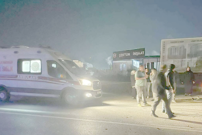 TIR İLE OTOMOBİLİN ÇARPIŞTIĞI KAZADA YARALILAR HASTANEYE KALDIRILDI