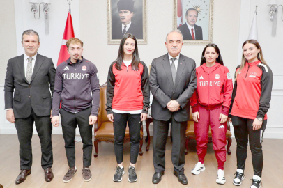 VALİ EROL’DAN ŞAMPİYON SPORCULARA TEBRİK