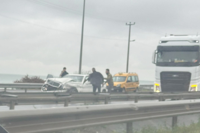 OTOMOBİL İLE TIR ÇARPIŞTI!