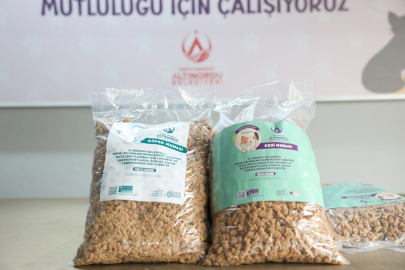 SOKAK HAYVANLARINA ÜCRETSİZ MAMA DAĞITILIYOR