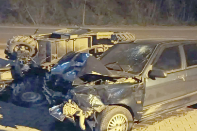 OTOMOBİL İLE PATPAT ÇARPIŞTI: 2 YARALI