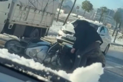 MOTOSİKLET SÜRÜCÜSÜ YOLA SAVRULDU