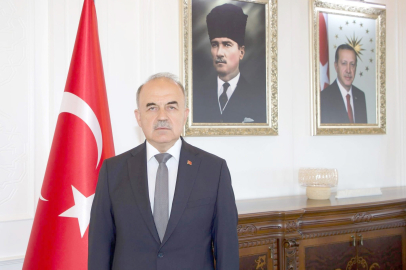 VALİ EROL YERİNİ KORUDU