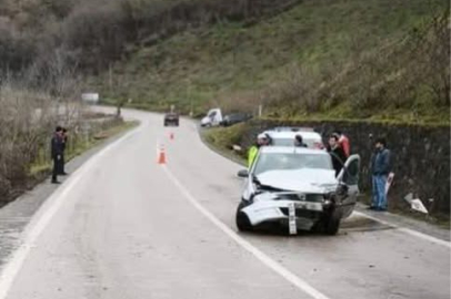 İSLAMDAĞ MEVKİİNDE İKİ ARAÇ ÇARPIŞTI