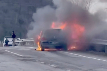 SEYİR HALİNDEKİ OTOMOBİL ALEV ALDI