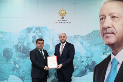 AK PARTİ’DE BAYRAK DEĞİŞİMİ