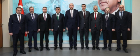 AK PARTİ’DE BAYRAK DEĞİŞİMİ