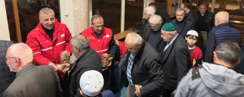 RAMAZAN’DA CAMİLERDE HAYIR SOFRASI KURULUYOR