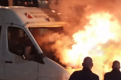 SERVİS MİNİBÜSÜ ALEV ALDI!