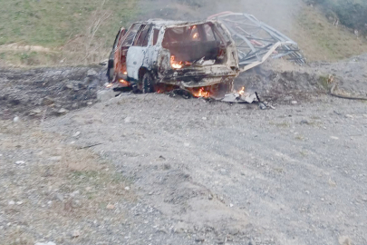 DİREĞE ÇARPAN ARAÇ ALEV ALDI