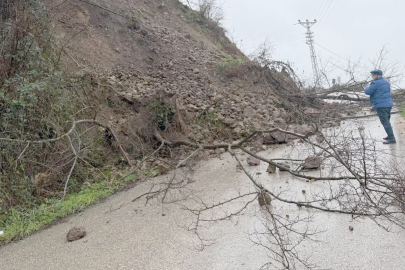 TOPRAK KAYDI, YOL KAPANDI!