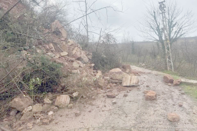 İKİ MAHALLE YOLU ULAŞIMA KAPANDI