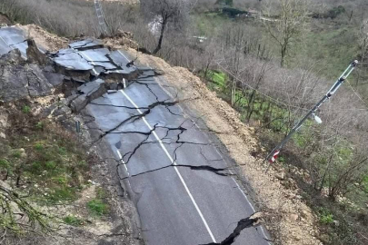 “22 YIL BEKLENEN YOL ÇÖKTÜ!”
