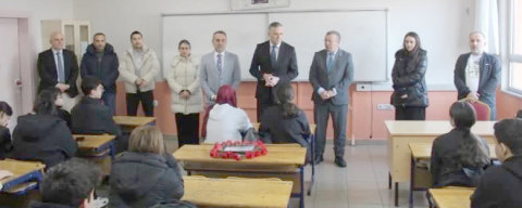 MİRAÇ’IN SIRASI ÇİÇEKLERLE DOLDU