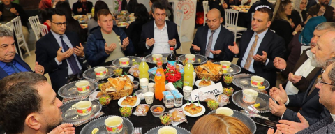 BÜYÜKLERLE KÜÇÜKLER AYNI SOFRADA BULUŞTU!