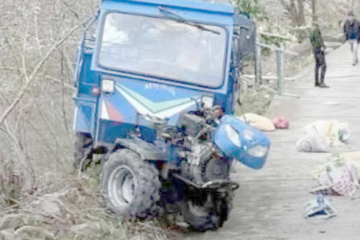 PATPAT DEVRİLDİ: 1’İ AĞIR 2 YARALI!