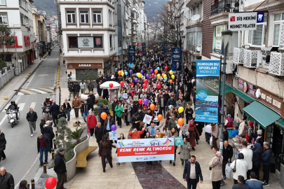ALTINORDU’DA DOWN SENDROMU FARKINDALIK GÜNÜ’NE RENKLİ KORTEJ