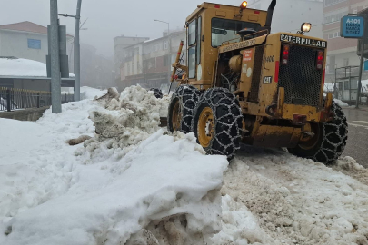 GÜRGENTEPE’DE KARLA MÜCADELE ARALIKSIZ SÜRÜYOR!