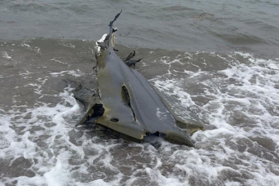 İMHA EDİLEN İNSANSIZ DENİZ ARACI’NIN PARÇALARI KIYIYA DAĞILDI!