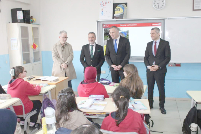 MAKAMDA DEĞİL SAHADA!