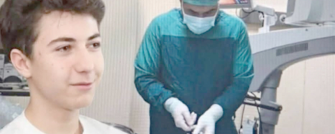 GÖZÜNÜ AÇAR AÇMAZ ARKADAŞLARINI SORDU!