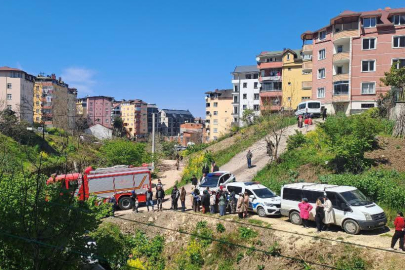 DEREYE YUVARLANAN ARAÇTA 2 KİŞİ YARALANDI!