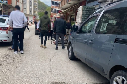 POLİSTEN KAÇTI, PARK HALİNDEKİ ARACA ÇARPTI