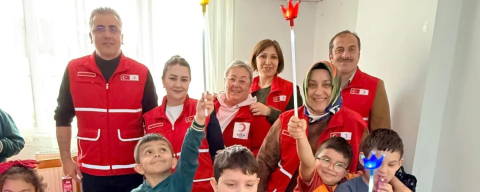 KIZILAY’DAN 23 NİSAN’DA YÜREKLERİ ISITAN BULUŞMA