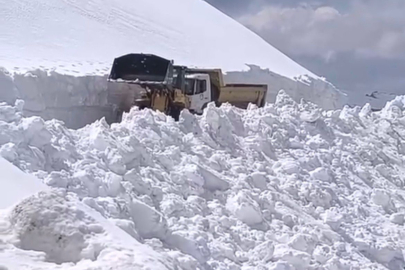 ORDU NİSAN SONUNDA KARLA MÜCADELEYE DEVAM EDİYOR